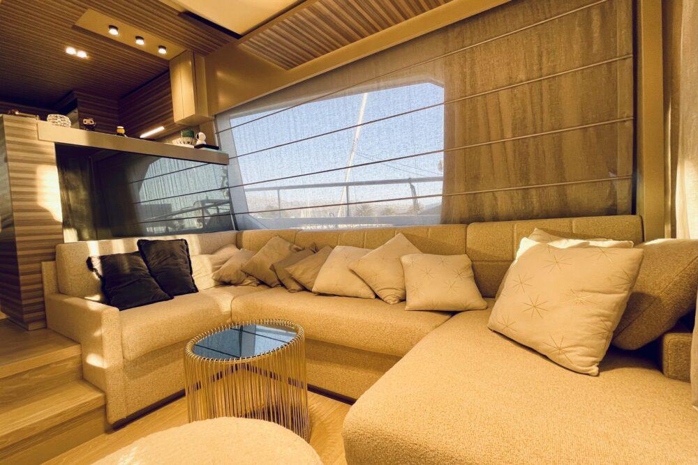 2021 FERRETTI YACHTS 670 